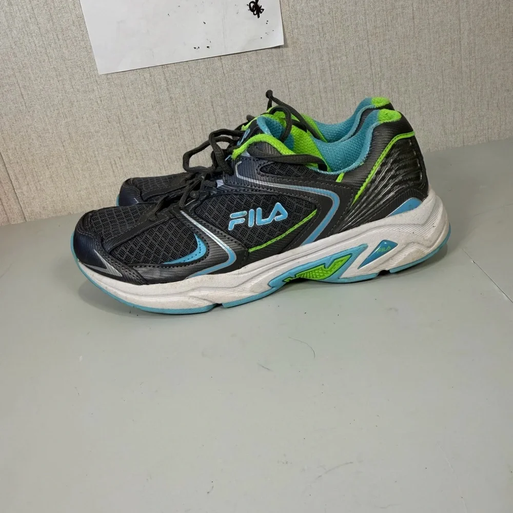 Fila Windshift Women’s Sneakers. Size‎ 9